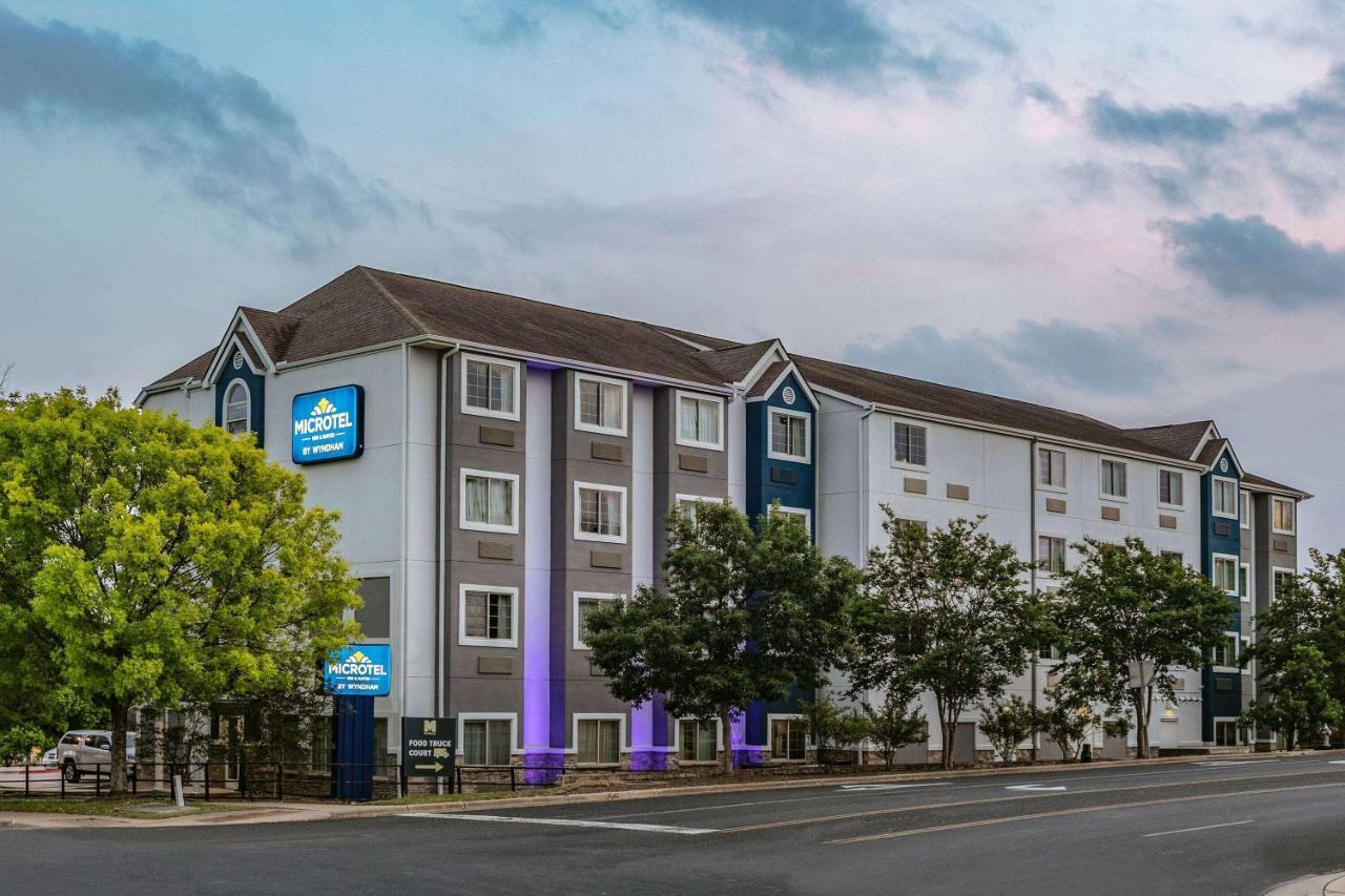 Microtel Inn & Suites By Wyndham Austin Airport Екстер'єр фото