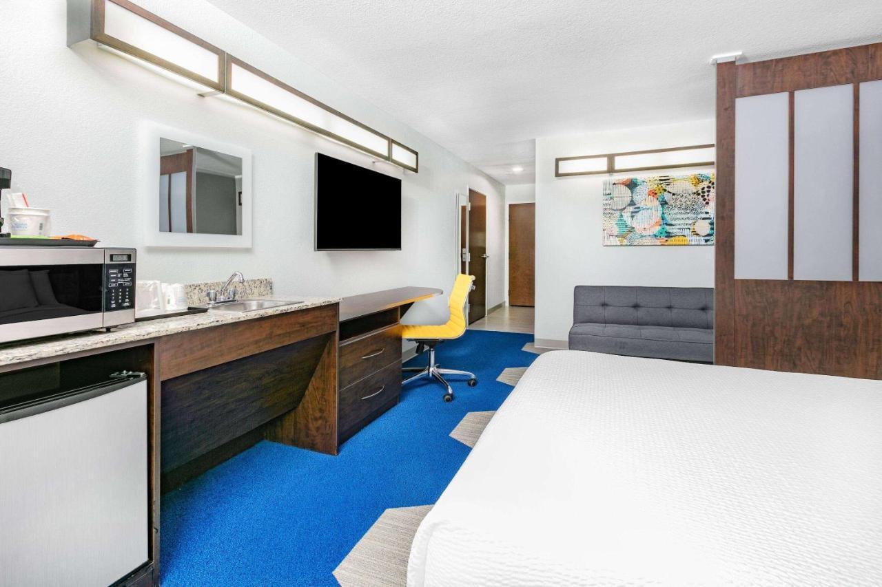 Microtel Inn & Suites By Wyndham Austin Airport Екстер'єр фото