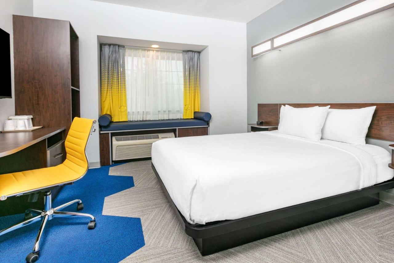 Microtel Inn & Suites By Wyndham Austin Airport Екстер'єр фото