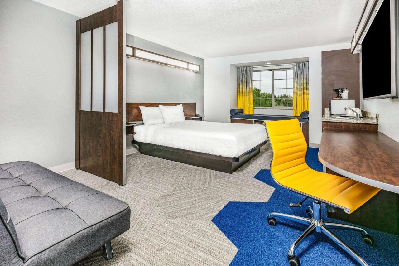 Microtel Inn & Suites By Wyndham Austin Airport Екстер'єр фото