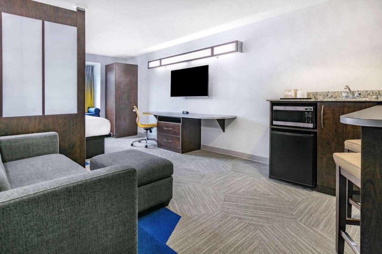 Microtel Inn & Suites By Wyndham Austin Airport Екстер'єр фото