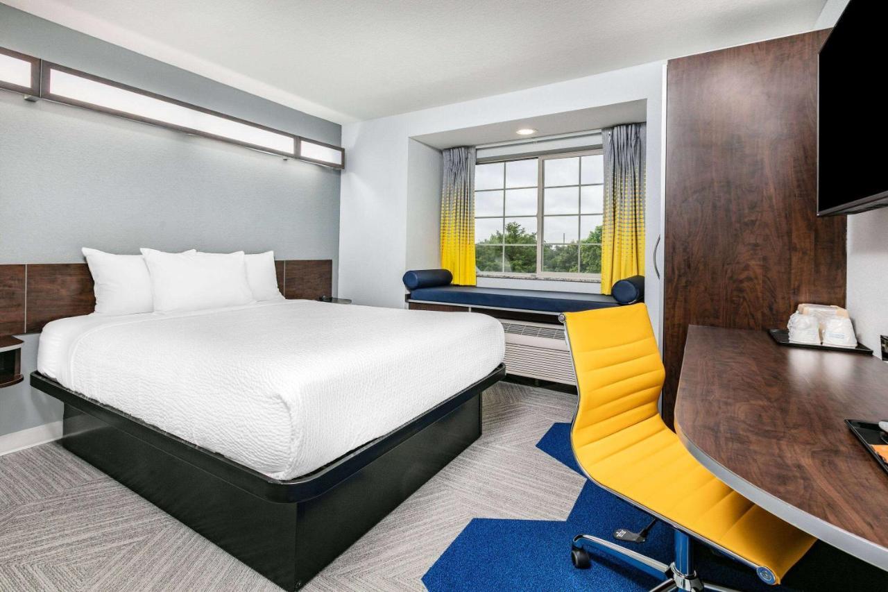 Microtel Inn & Suites By Wyndham Austin Airport Екстер'єр фото