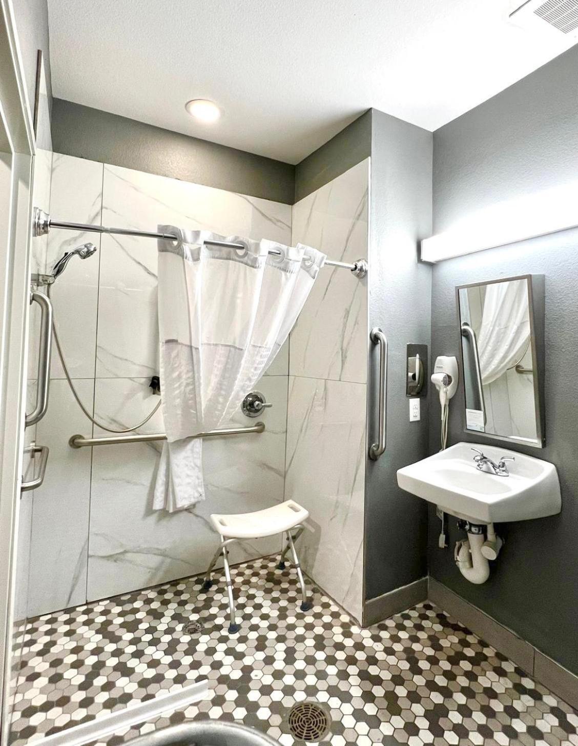 Microtel Inn & Suites By Wyndham Austin Airport Екстер'єр фото